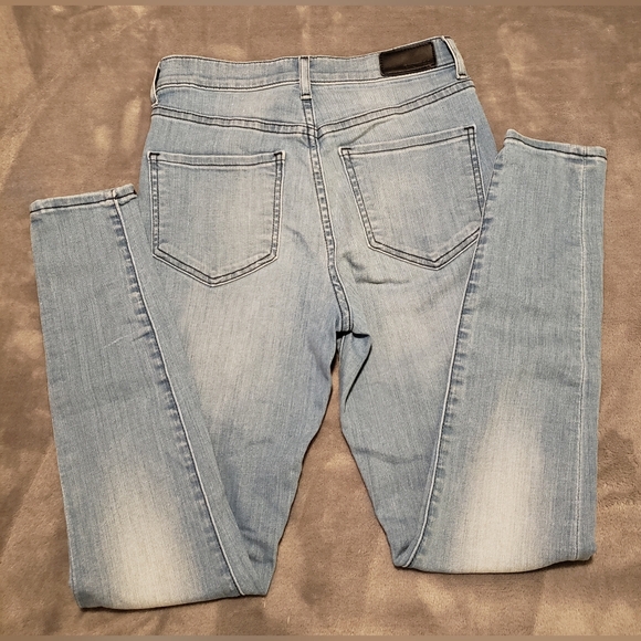 Express High Rise Light Wash Skinny Jeans - Size 2R - Picture 8 of 12